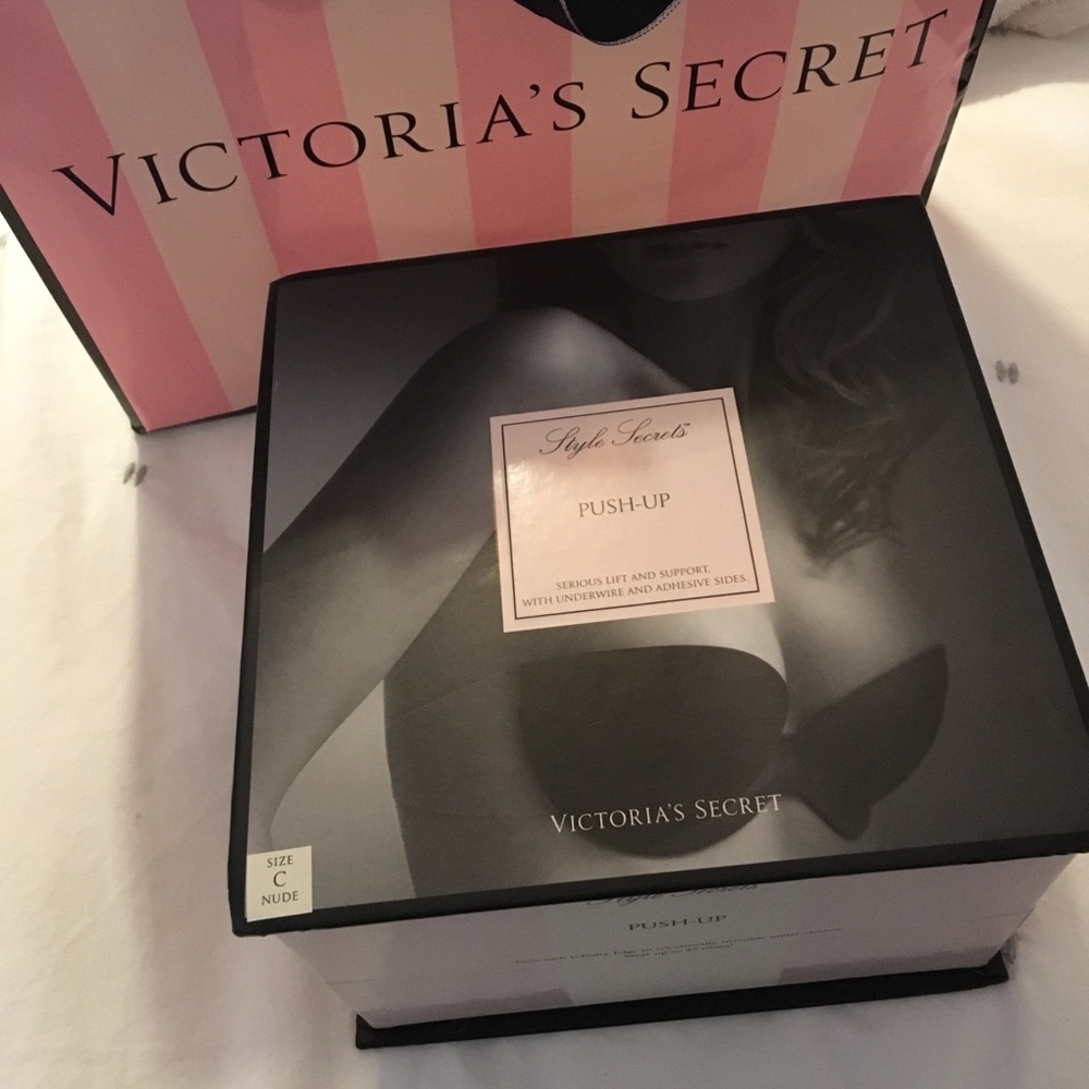 Victoria’s Secrets strapless/backless push up bra